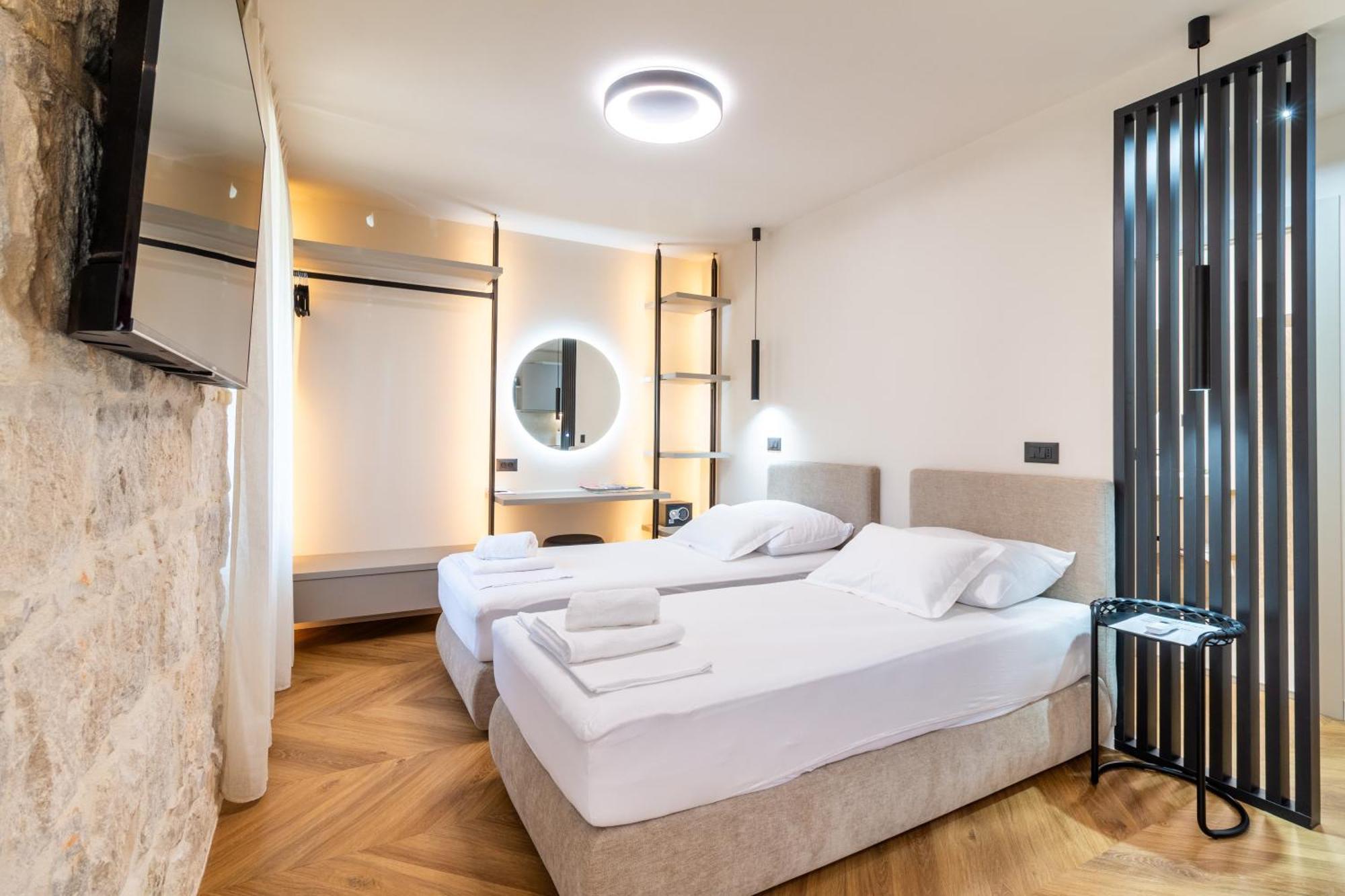 Apartment Centre In Stone House Split Exterior foto