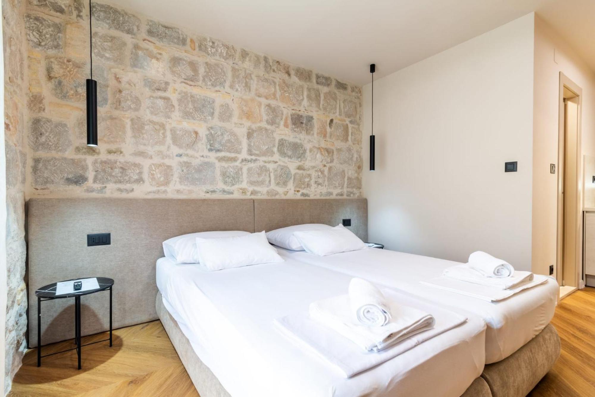 Apartment Centre In Stone House Split Exterior foto